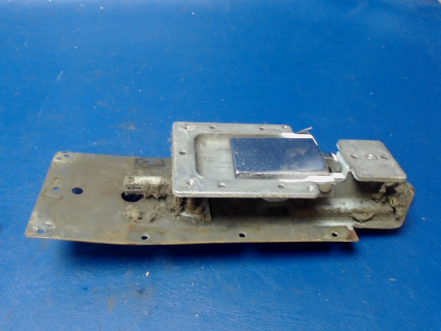 0413387-4 Cessna - Latch - RH Cabin Door